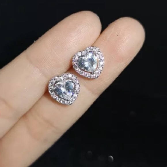 🤍18K white gold plated earrings heart earrings CZ earrings - Picture 3 of 5